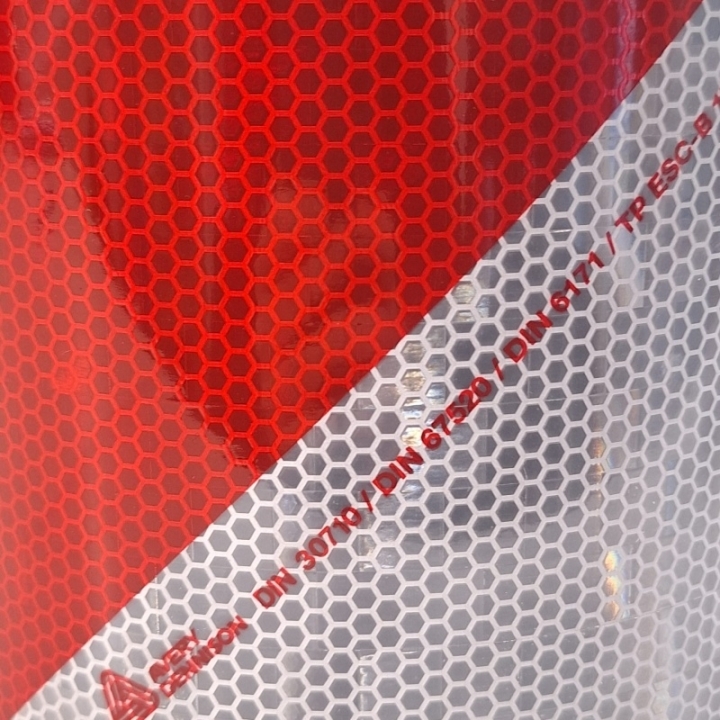 BANDA  REFLECTANTE CHEVRON BLANCO/ROJO 14,1 CM
