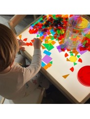 Metacrilato para mesa de luz sobre mesa LATT de Ikea