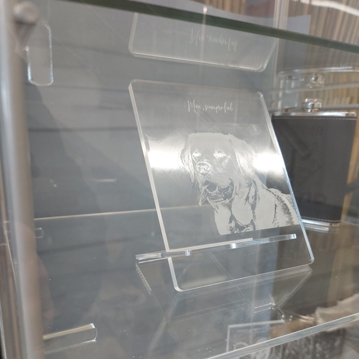 Kit de metacrilato para baldas de vitrina Detolf - Mallas y Plásticos by Macoglass